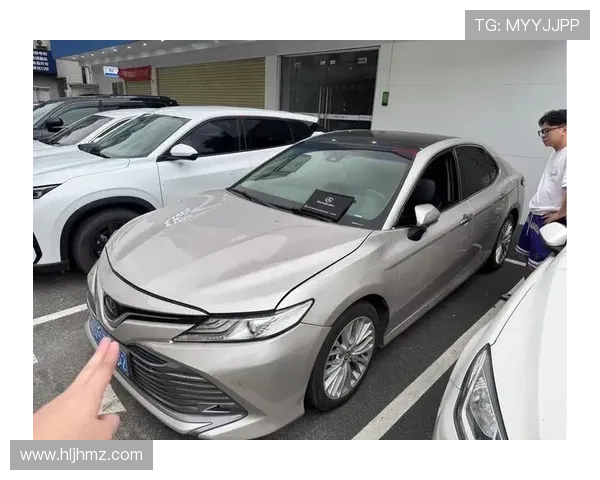 20.9万提了大众迈腾，再开丰田凯美瑞，说实话，差距真的大